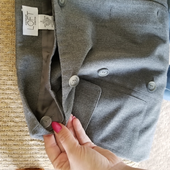 3/$20⭐Ann Taylor Loft Stretch Gray pencil skirt - Picture 4 of 7